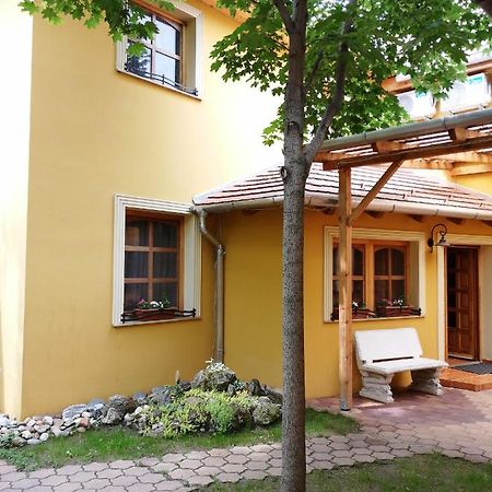 Karpatia Panzio Bed and Breakfast Esztergom Eksteriør billede