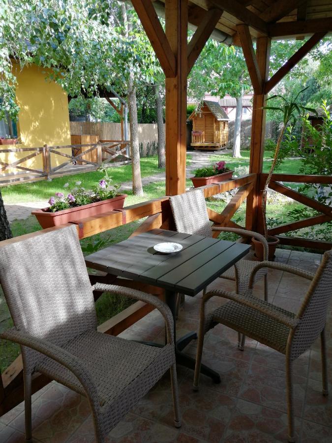 Karpatia Panzio Bed and Breakfast Esztergom Eksteriør billede