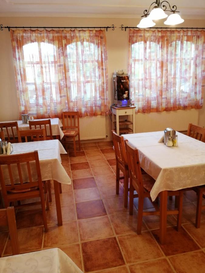 Karpatia Panzio Bed and Breakfast Esztergom Eksteriør billede
