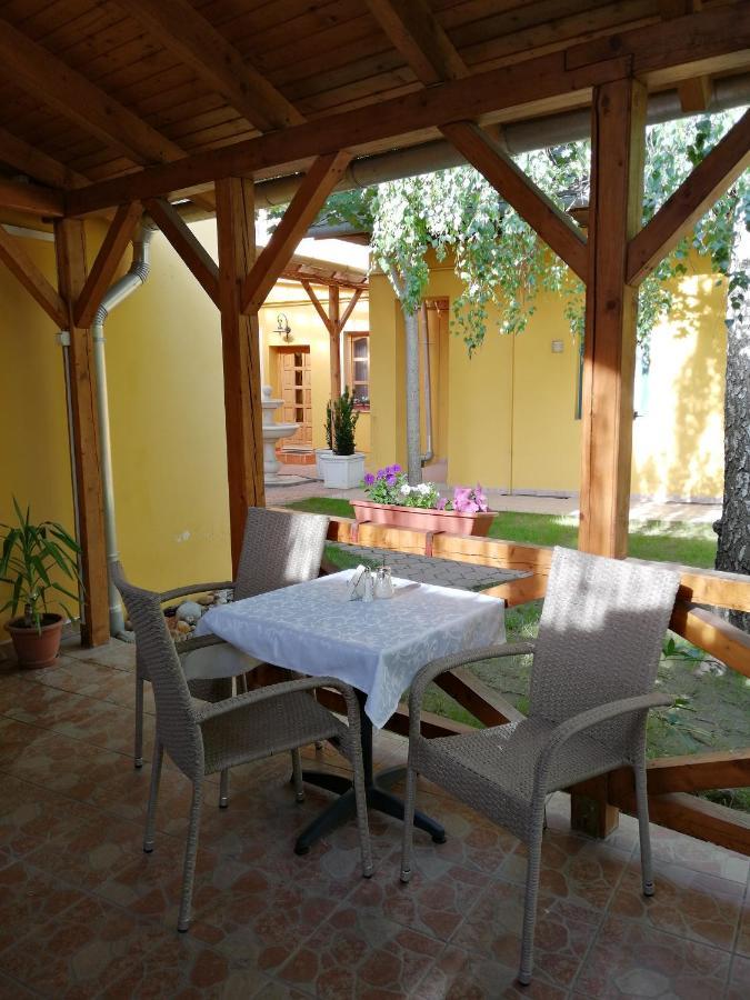 Karpatia Panzio Bed and Breakfast Esztergom Eksteriør billede