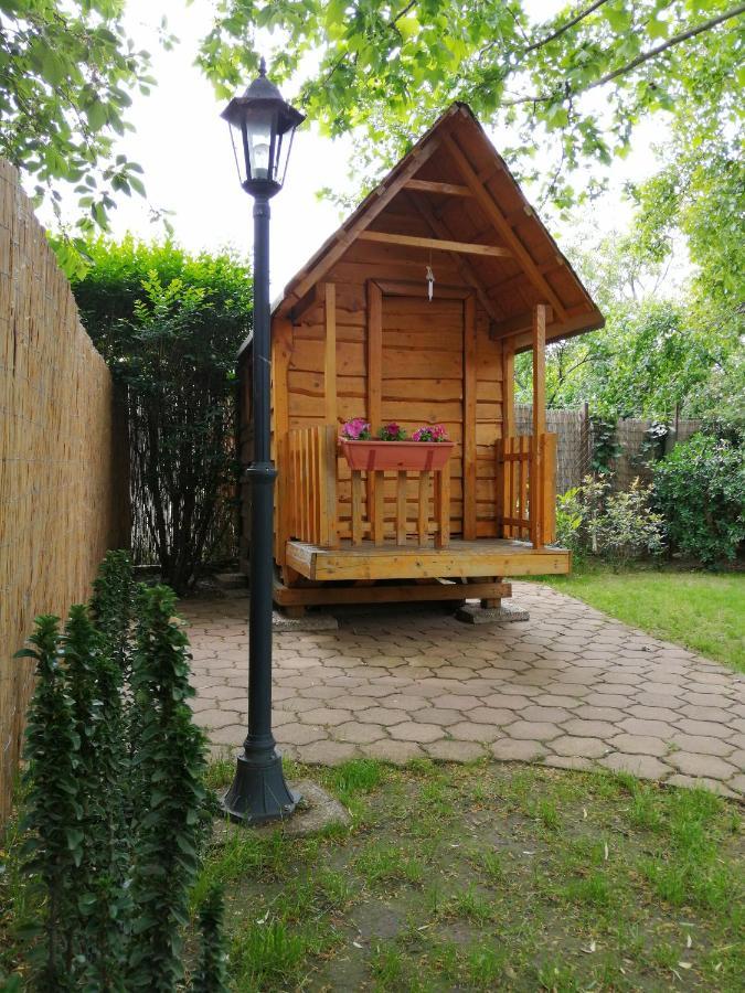 Karpatia Panzio Bed and Breakfast Esztergom Eksteriør billede