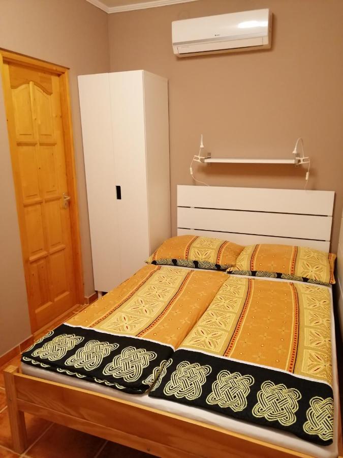 Karpatia Panzio Bed and Breakfast Esztergom Eksteriør billede