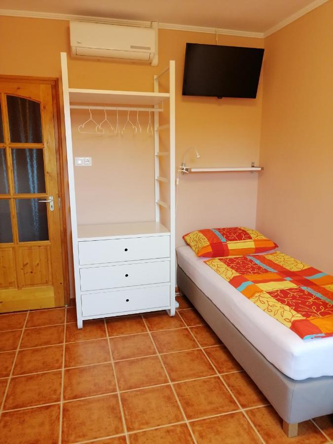 Karpatia Panzio Bed and Breakfast Esztergom Eksteriør billede