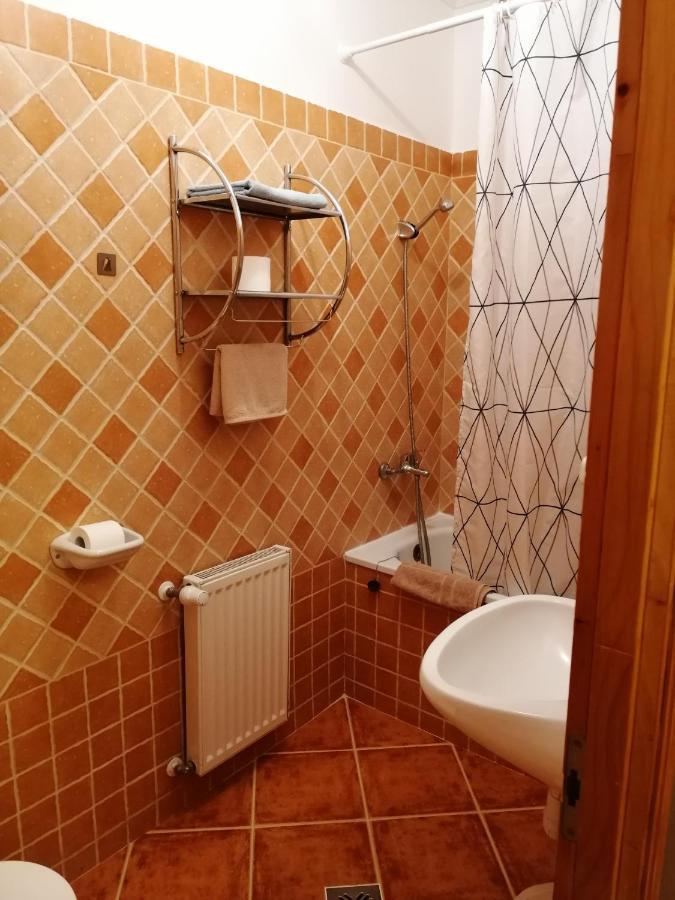 Karpatia Panzio Bed and Breakfast Esztergom Eksteriør billede