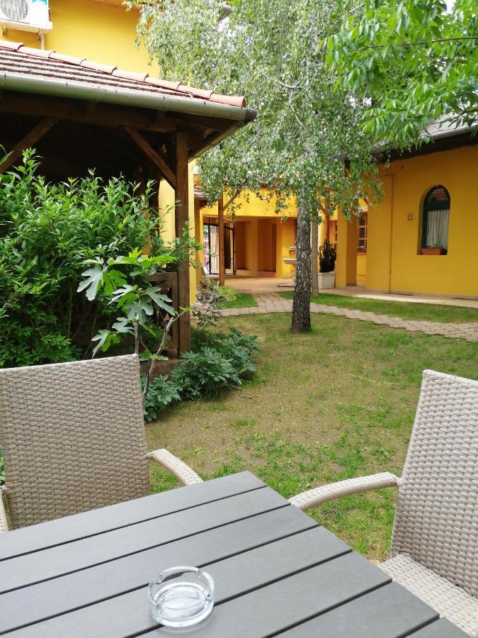Karpatia Panzio Bed and Breakfast Esztergom Eksteriør billede