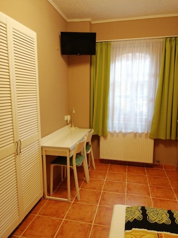Karpatia Panzio Bed and Breakfast Esztergom Eksteriør billede